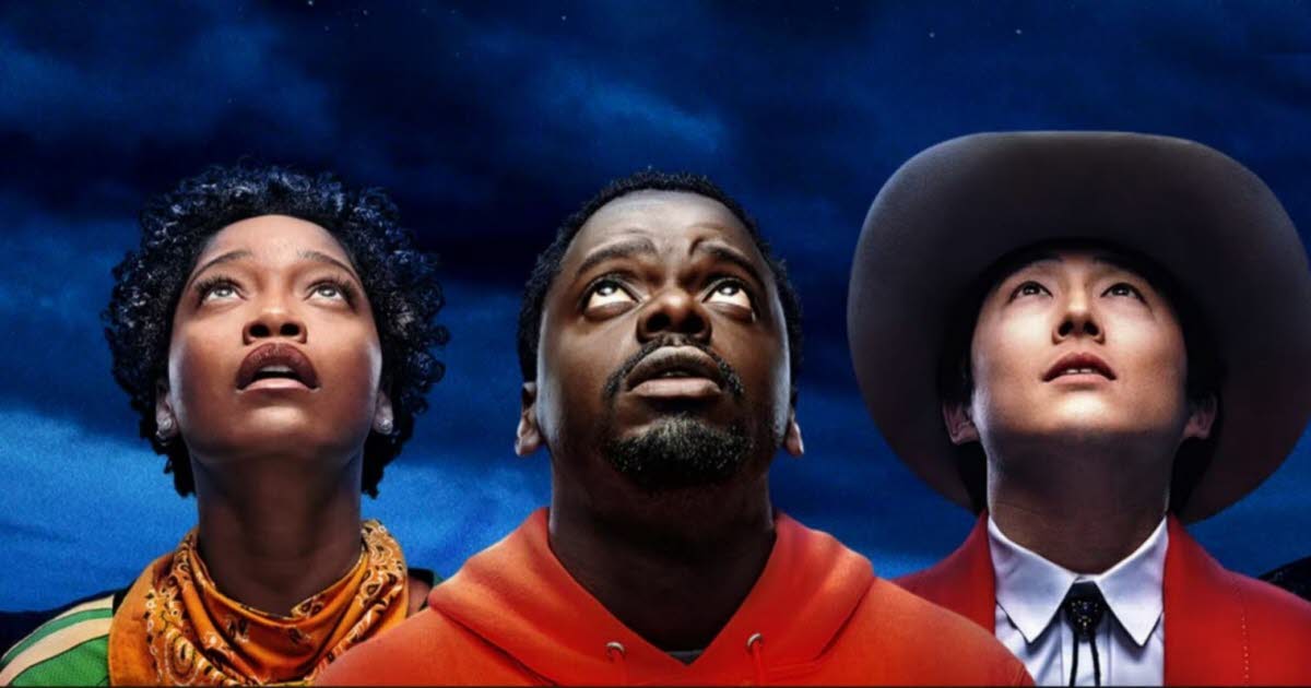 Daniel Kaluuya, Keke Palmer och Steven Yeun beskådar något de aldrig trodde de skulle se i Nope. Foto: Universal Pictures.