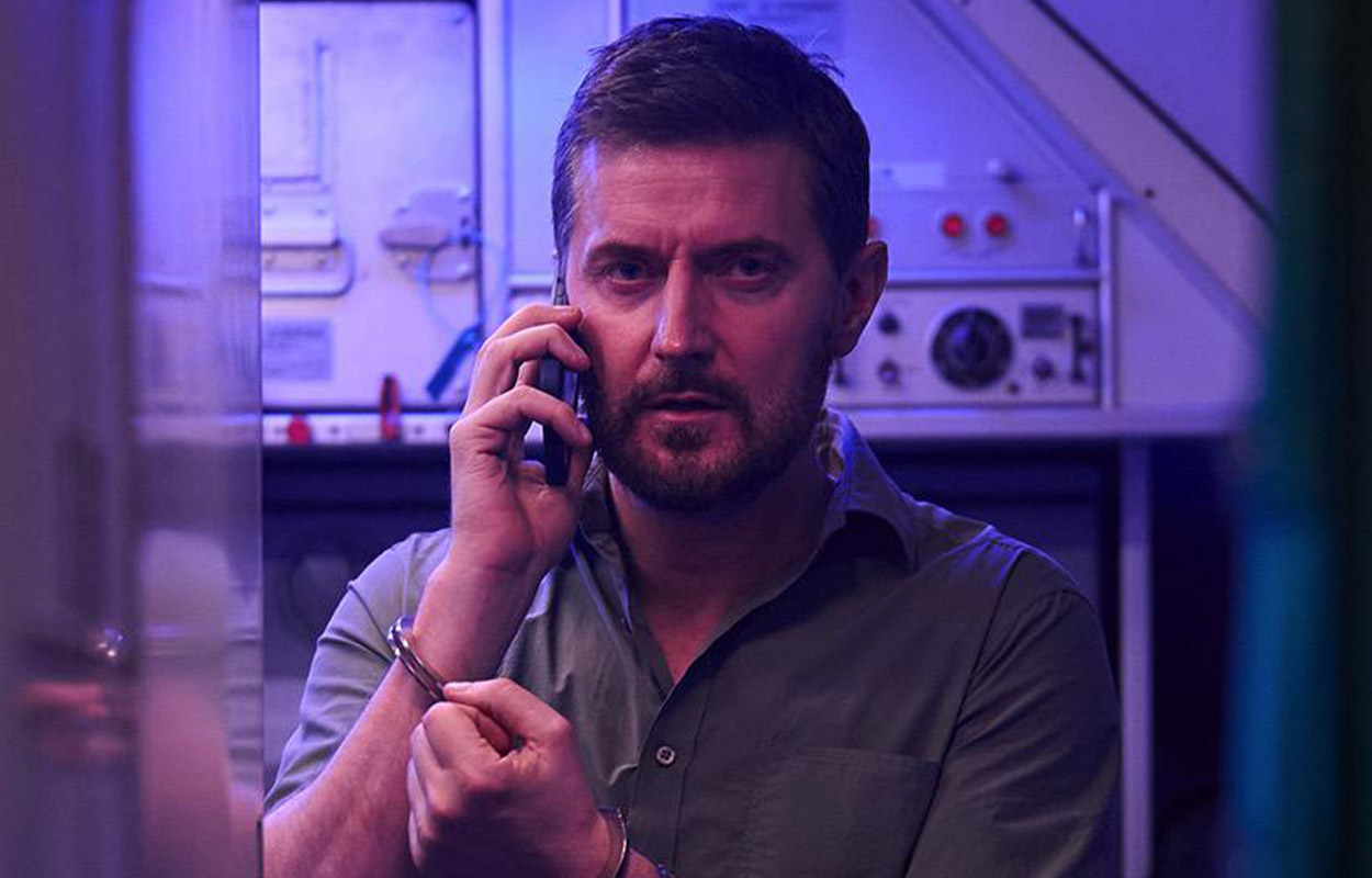 Popul&auml;r brittisk thrillerserie sl&auml;pps p&aring; SVT Play &ndash;&nbsp;kriminalmystik p&aring; flygplan