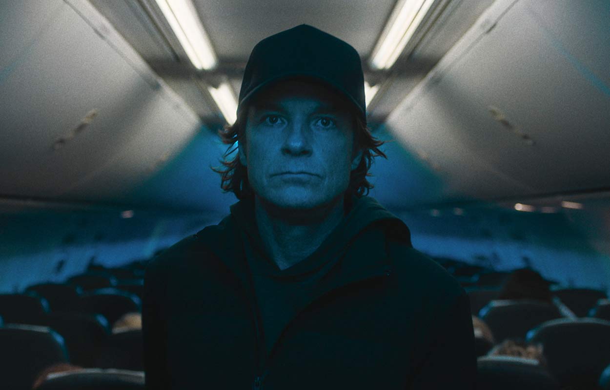Recension: Carry-On (2024) – actionthriller som borde bli en ny jultradition