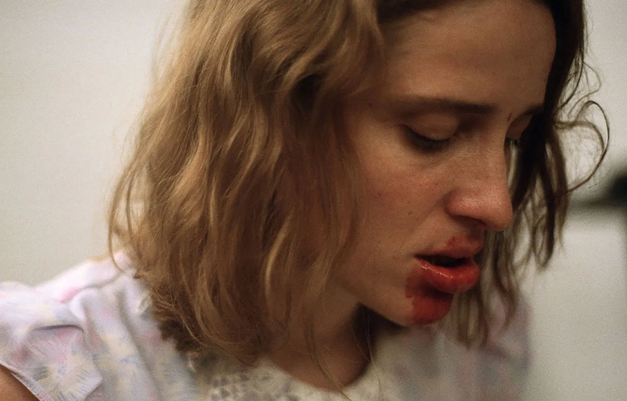 Dogtooth (2009)