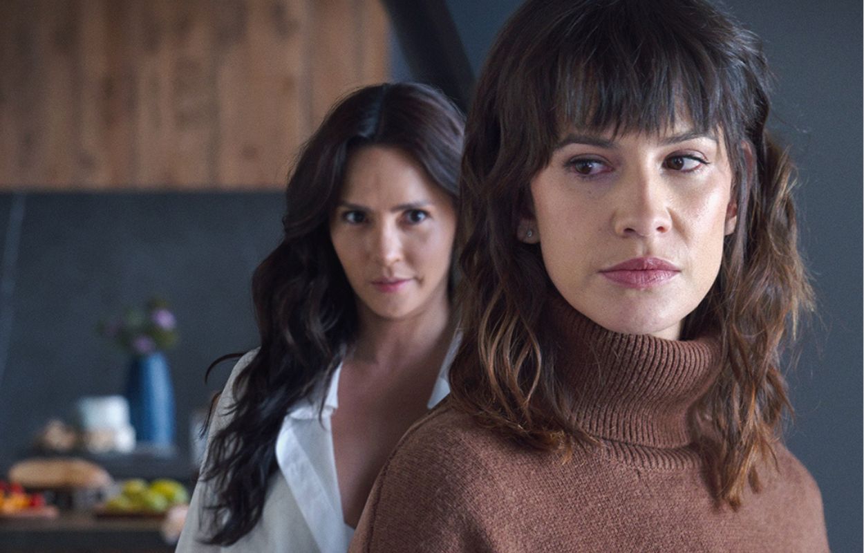 Kuslig besökare knackar på dörren i Netflix helt nya thrillerserie