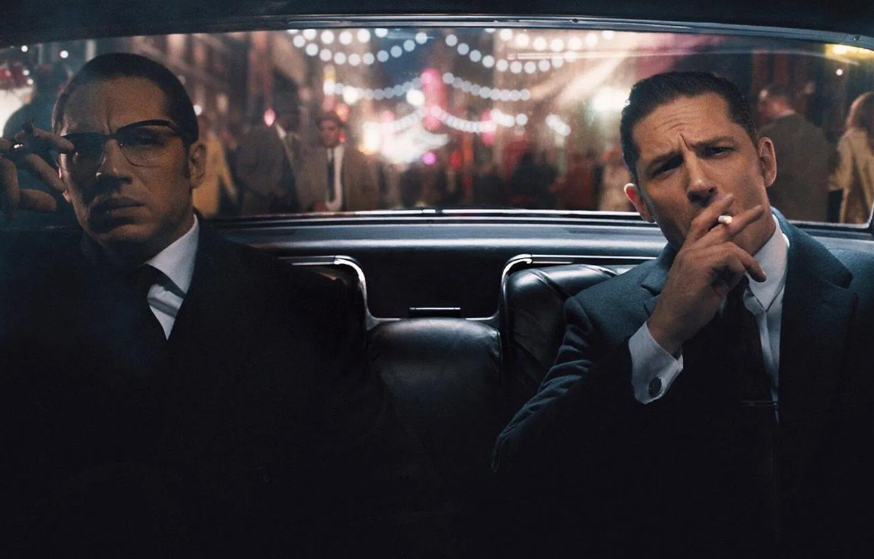 Tom Hardy g&aring;nger tv&aring; i &rdquo;Legend&rdquo; (2015).