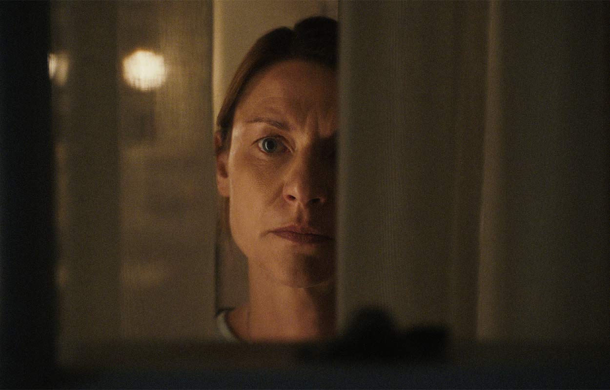 "The Beast in Me" – Starka skådespelare fast i ett trögt drama