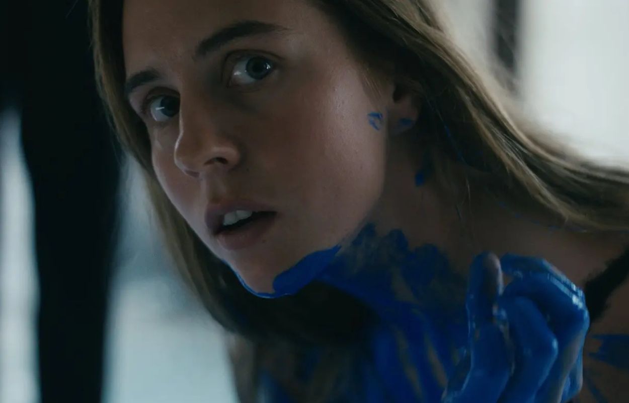 Carla Sehn &auml;r &ldquo;magnetisk&rdquo; i nya svenska thrillern &ndash; sl&auml;pps nu p&aring; SVT Play