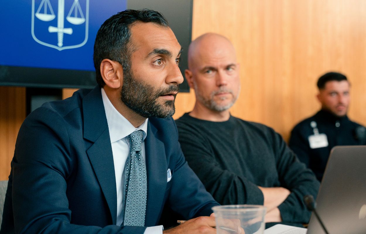 Lisa Linnertorp och Jens Lapidus om "Hundarna": "Advokater balanserar p&aring; knivseggen"