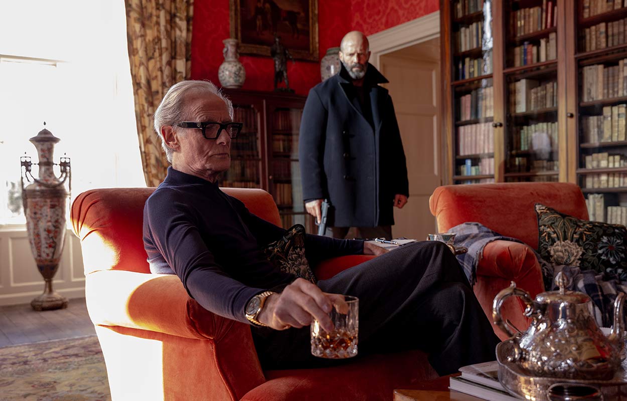 Bill Nighy och Jason Statham i &rdquo;Shelter&rdquo; (2026).