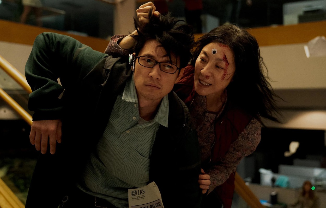 &rdquo;Everything Everywhere All at Once&rdquo; &ouml;verraskade m&aring;nga med sin storslam (sju vinster) p&aring; Oscarsgalan 2023.