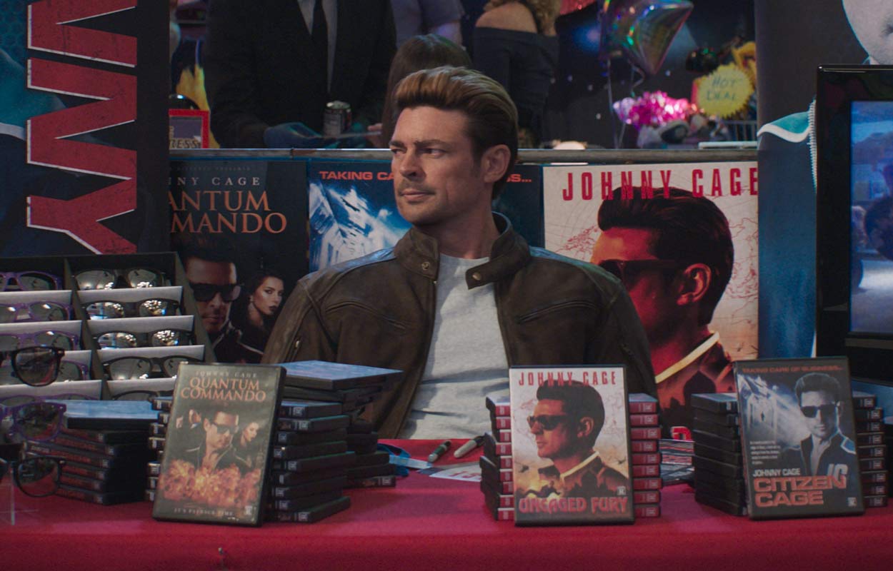 Karl Urban som Johnny Cage.
