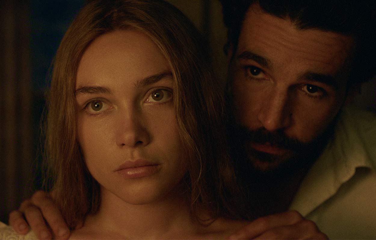 Florence Pugh som Cathy Ames och Christopher Abbott som Adam Trask i &rdquo;&Ouml;ster om Eden&rdquo;
