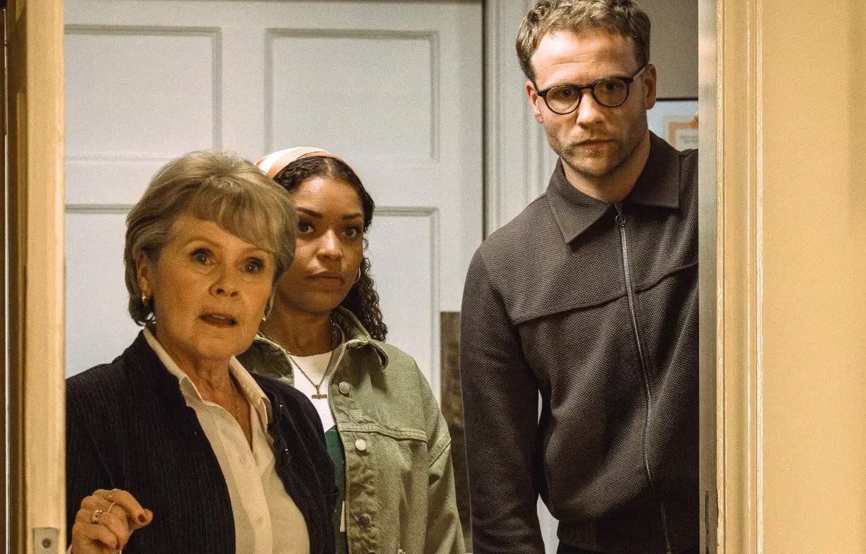 Imelda Staunton, Antonia Thomas och Josh Dylan i &rdquo;Agatha Christie's Tommy & Tuppence&rdquo;.