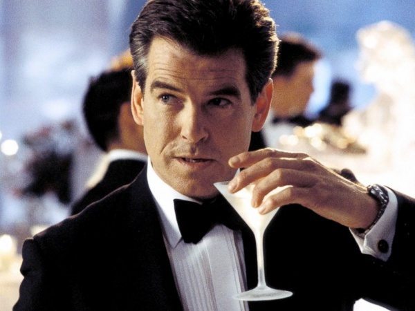 Pierce Brosnan dricker Martini.
