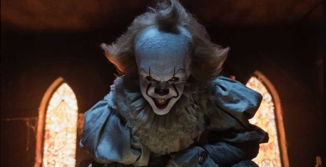 Bill Skarsgård som skräckclownen Pennywise i film Det.