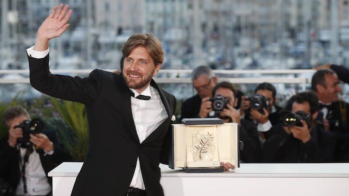 Ruben Östlund med Guldpalmen i handen