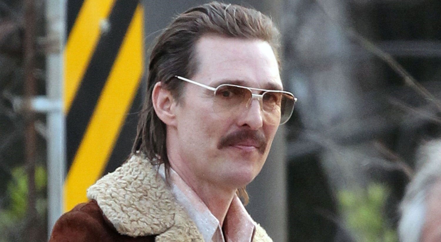 En bild på Matthew McConaughey som bär glasögon.
