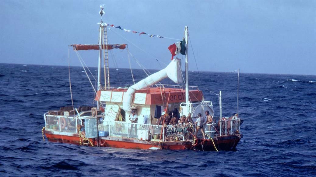 En flotte ute på havet.