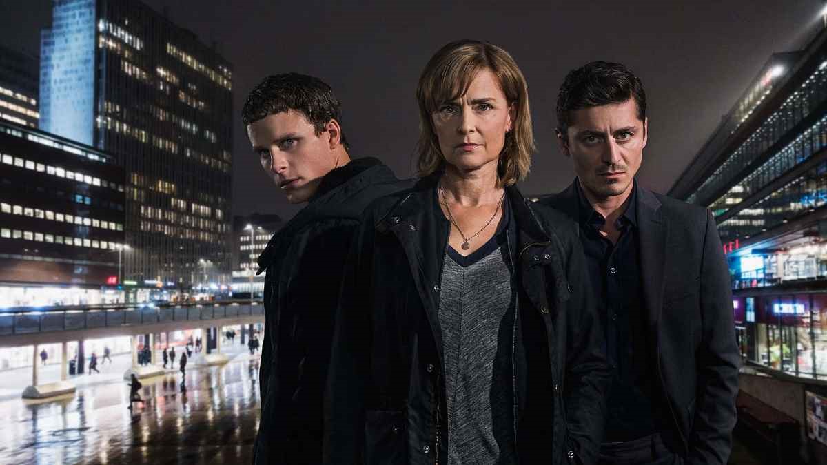Adam Pålsson, Marie Richardson och Alexej Manvelov i "Innan vi dör".