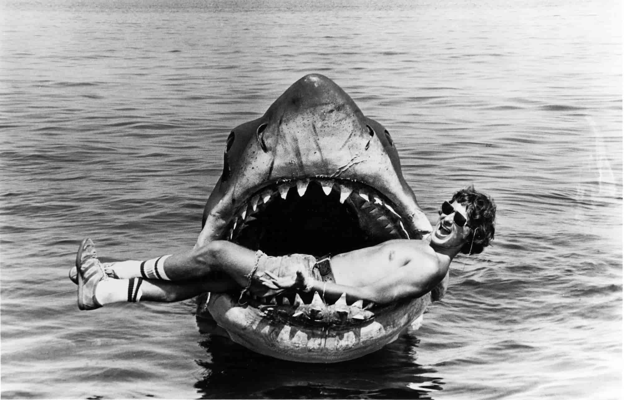 Steven Spielberg i munnen på Jaws