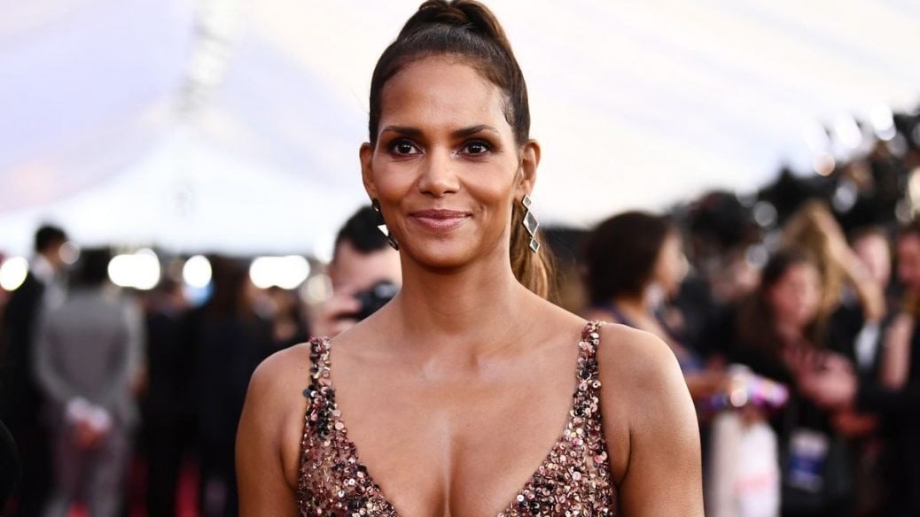 På bilden ser du Halle Berry