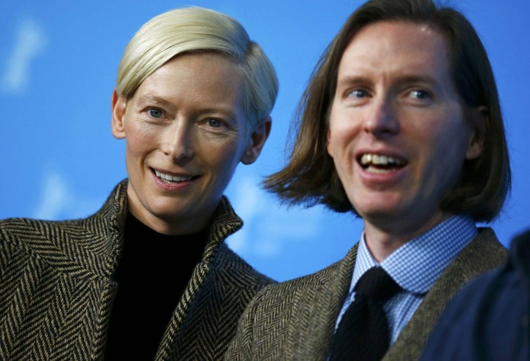 En bild på Tilda Swinton och Wes Anderson