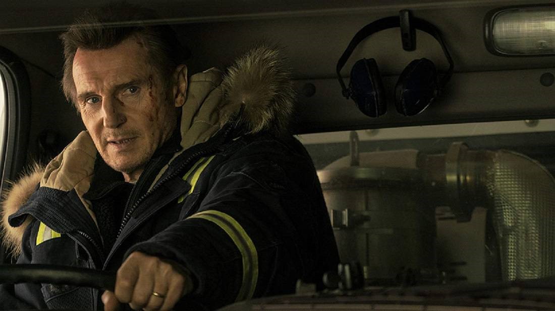 En blodig Liam Neeson, som spelar huvudrollen i Cold Pursuit.
