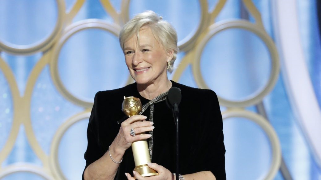 Glenn Close tar emot priset på Golden Globes 2019.