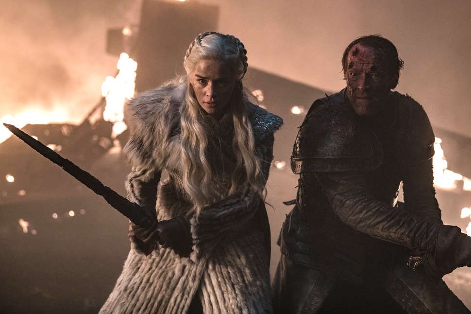 Emilia Clarke och Iain Glen i "Game of Thrones".