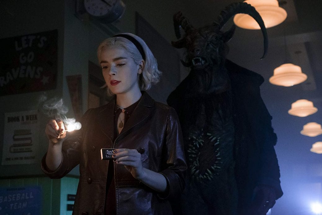 Kiernan Shipka som Sabrina i "Chilling Adventures of Sabrina".