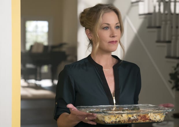 Christina Applegate i "Dead to Me".