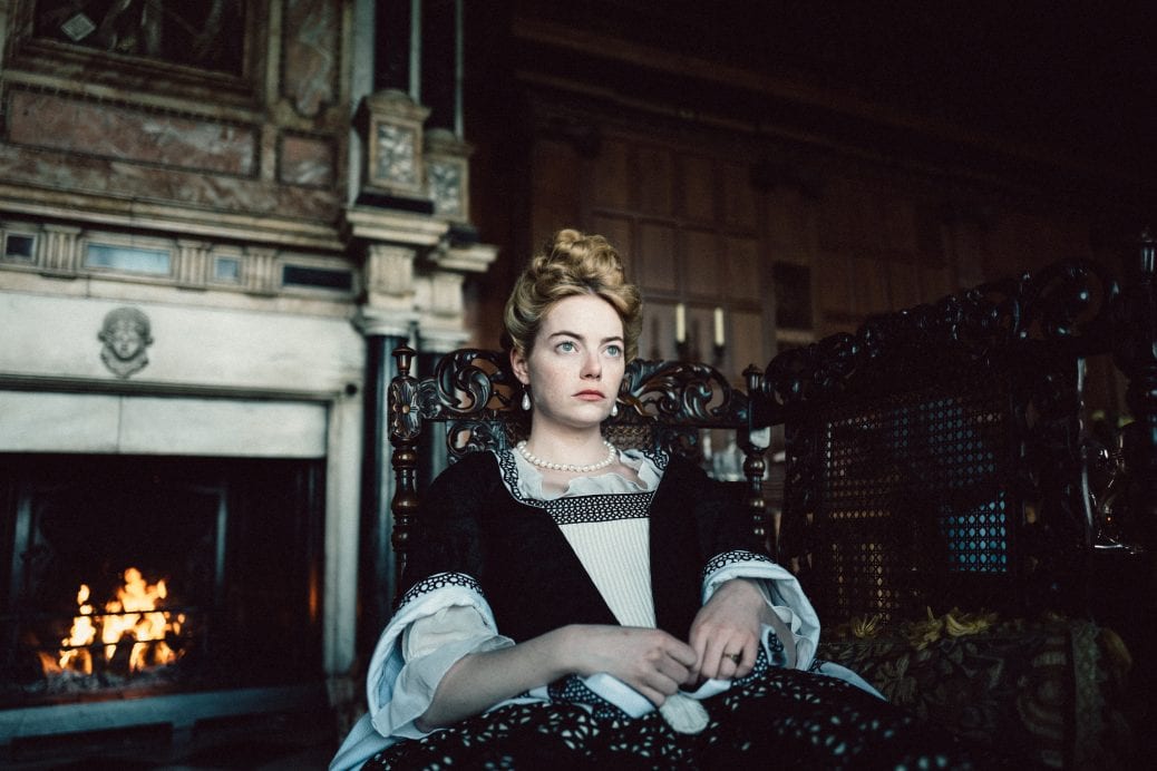 Emma Stone i The Favourite av Yorgos Lanthimos.