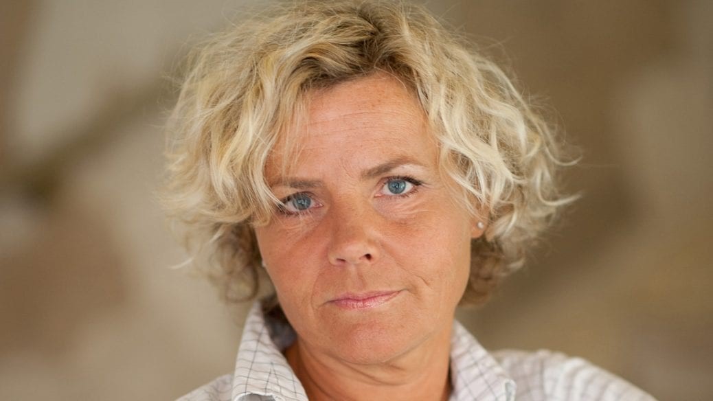 En porträttbild av Anna Serner.