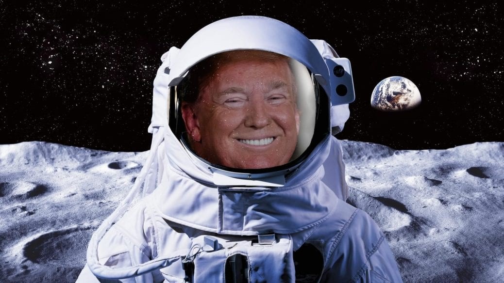 Donald Trump i rymddräkt.