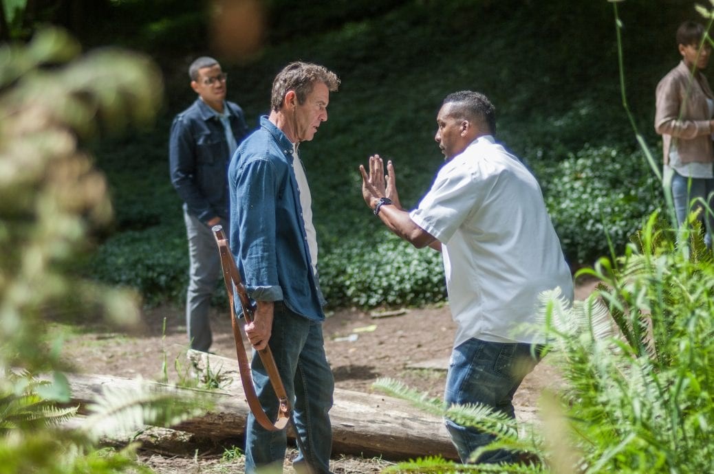 Dennis Quaid och Deon Taylor under inspelningen av The Intruder.