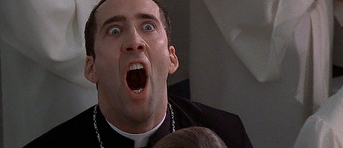 Nicolas Cage gör en extrem min i Face/Off från 1997
