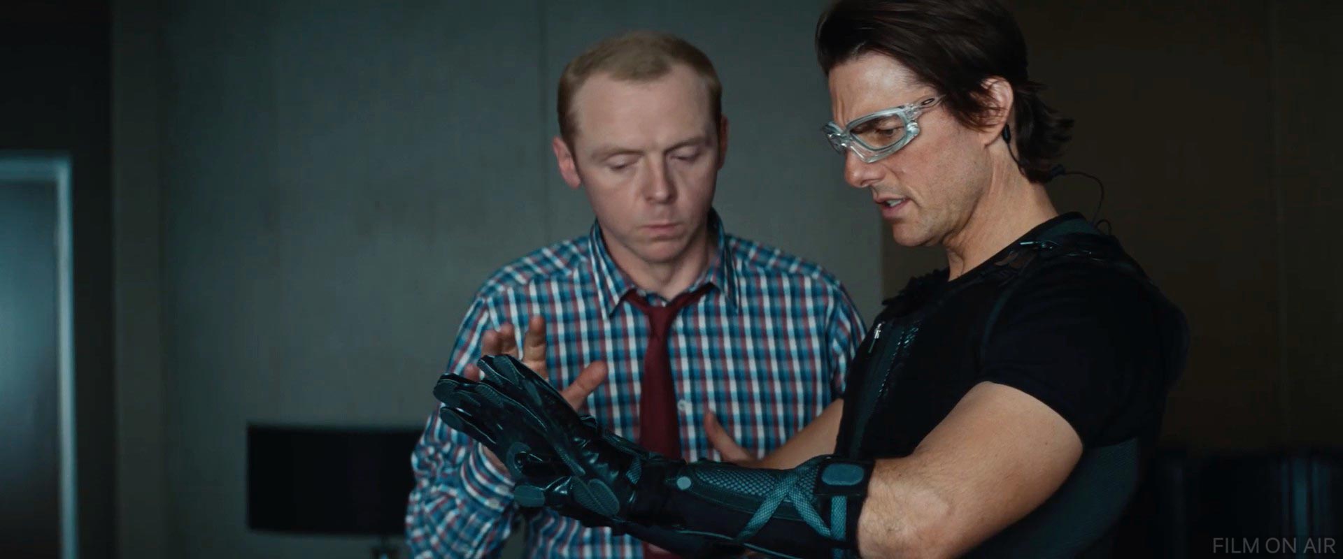 Benji: "The Way to remember it is 'Blue is glue'. Ethan: " And red?" Benji: "Dead." Foto: Paramount Pictures.