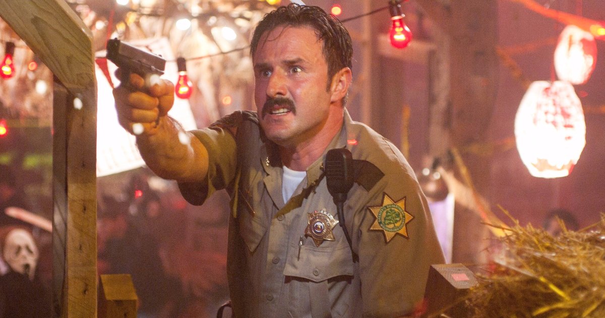 David Arquette som Dewey.