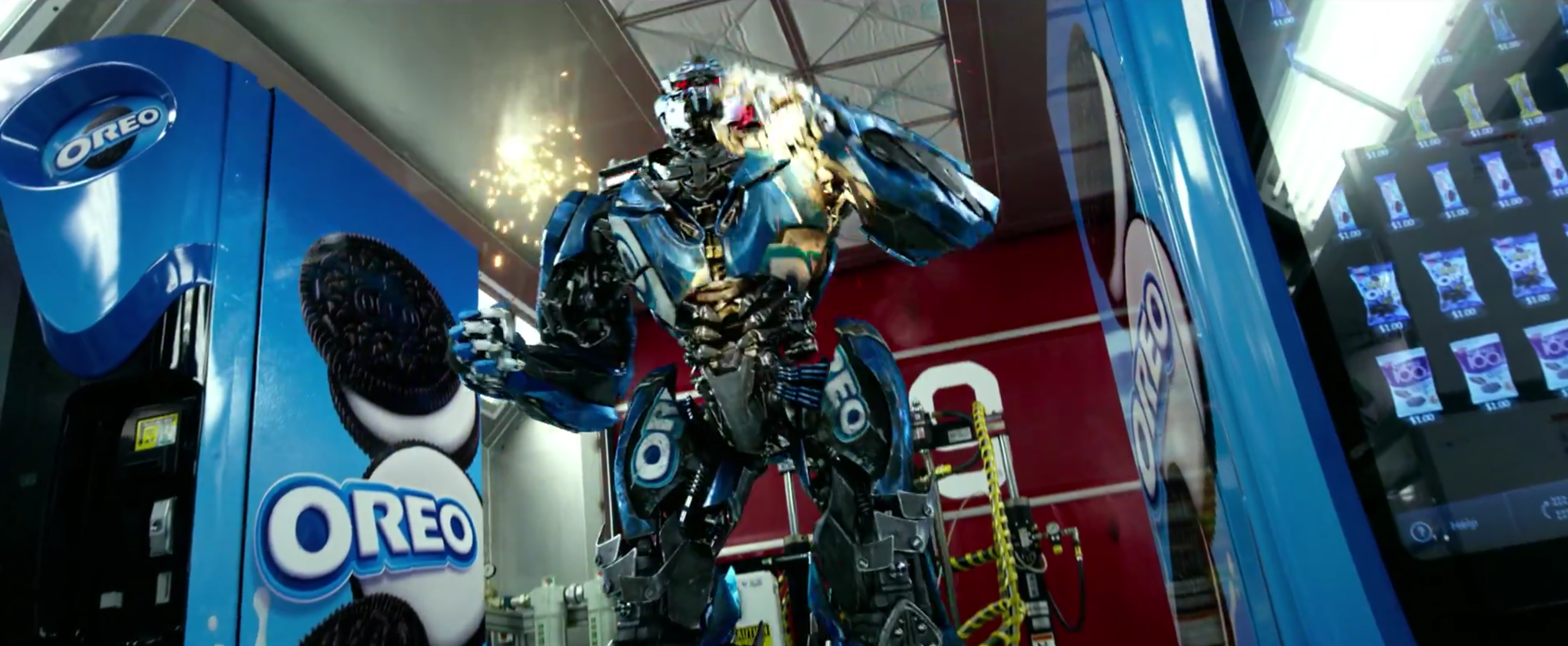 En Oreo-tranformer i "Transformers: Extinction". Blinkar ni, missar ni den. Foto: Paramount Pictures.