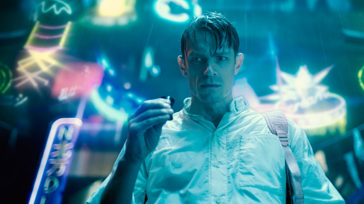 Joel Kinnaman i "Altered Carbon".