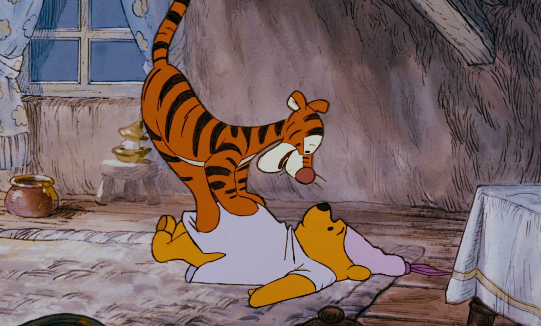Tigger och Puh busar tidigt på morgonen