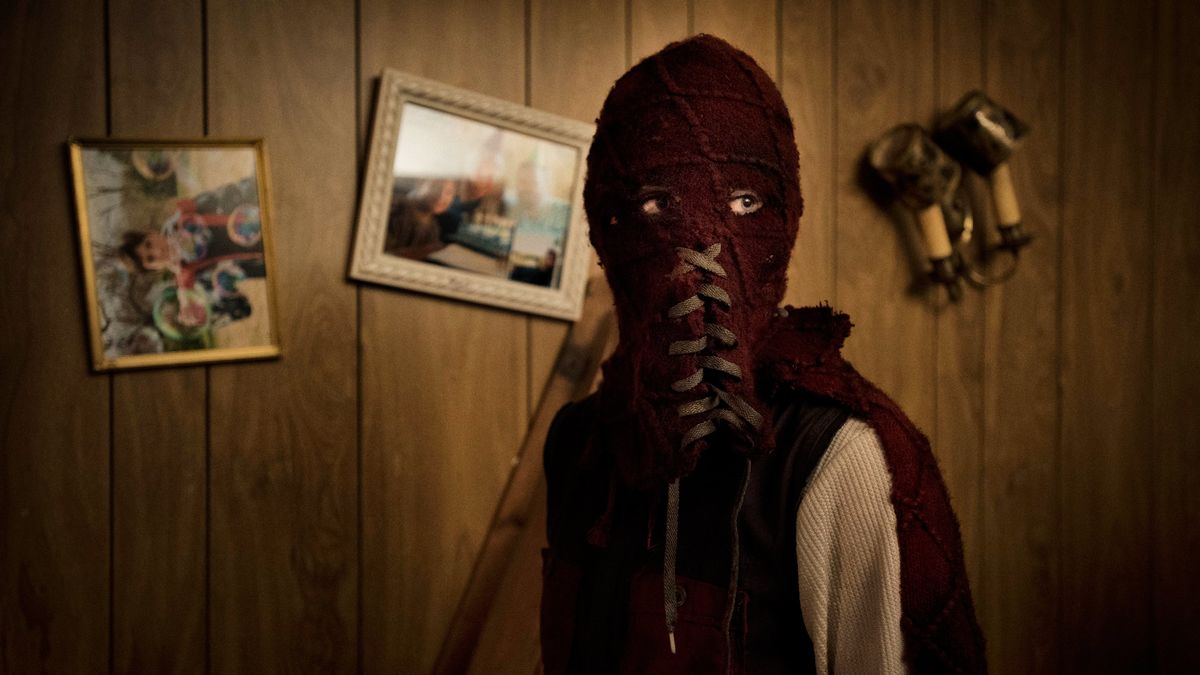 Brandon med mask i Brightburn