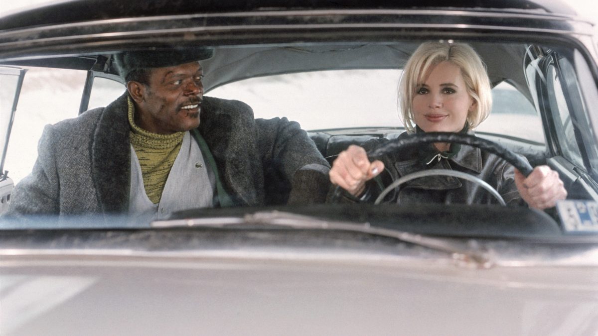 Sam (Geena Davis) blir bara snyggare och tuffare genom filmen. Henessey blir bara sjaskigare och sjaskigare. Foto: New Line Cinema.