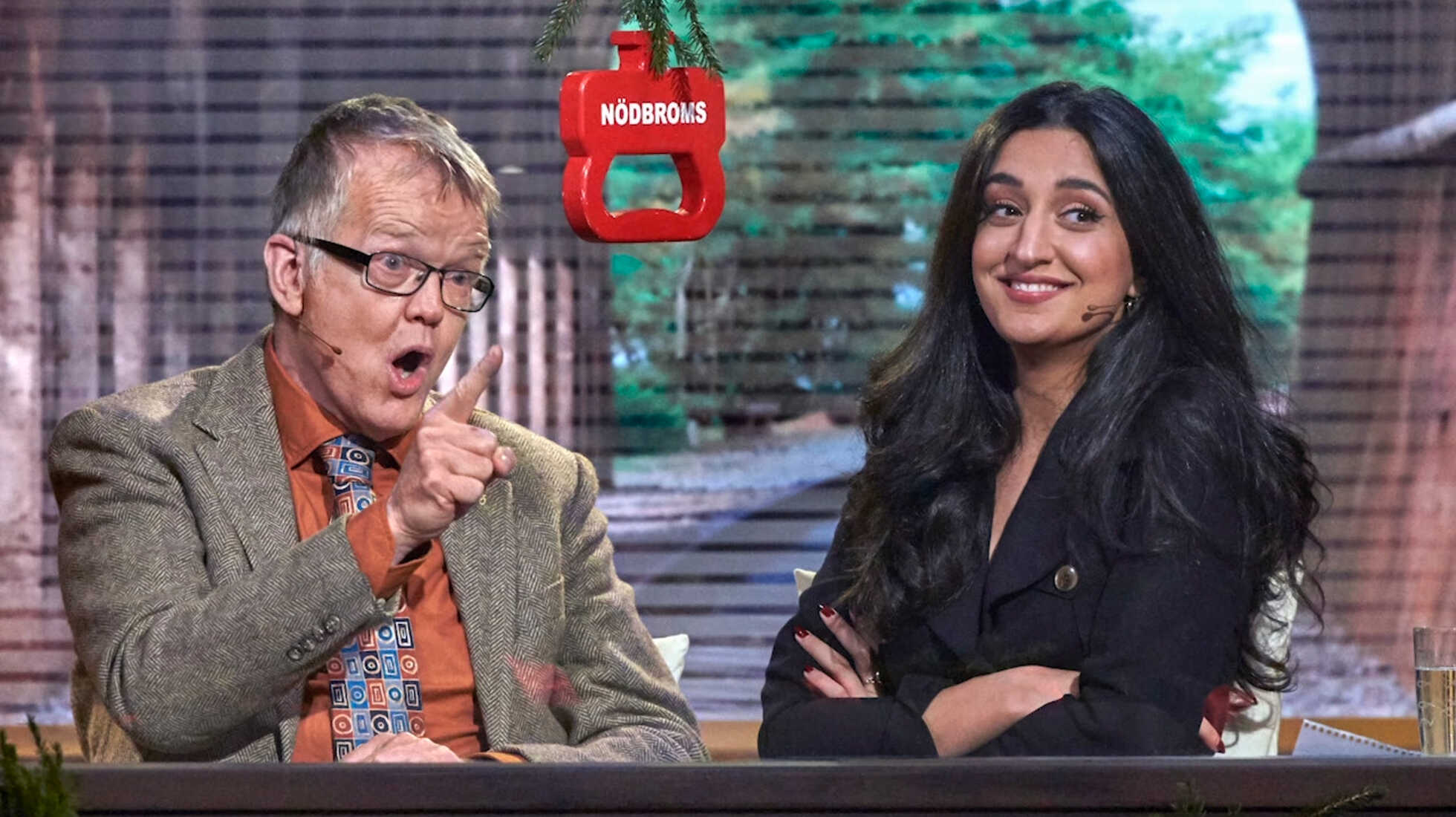 Gunnar Wetterberg och Parisa Amiri i "På Spåret". Foto: SVT.