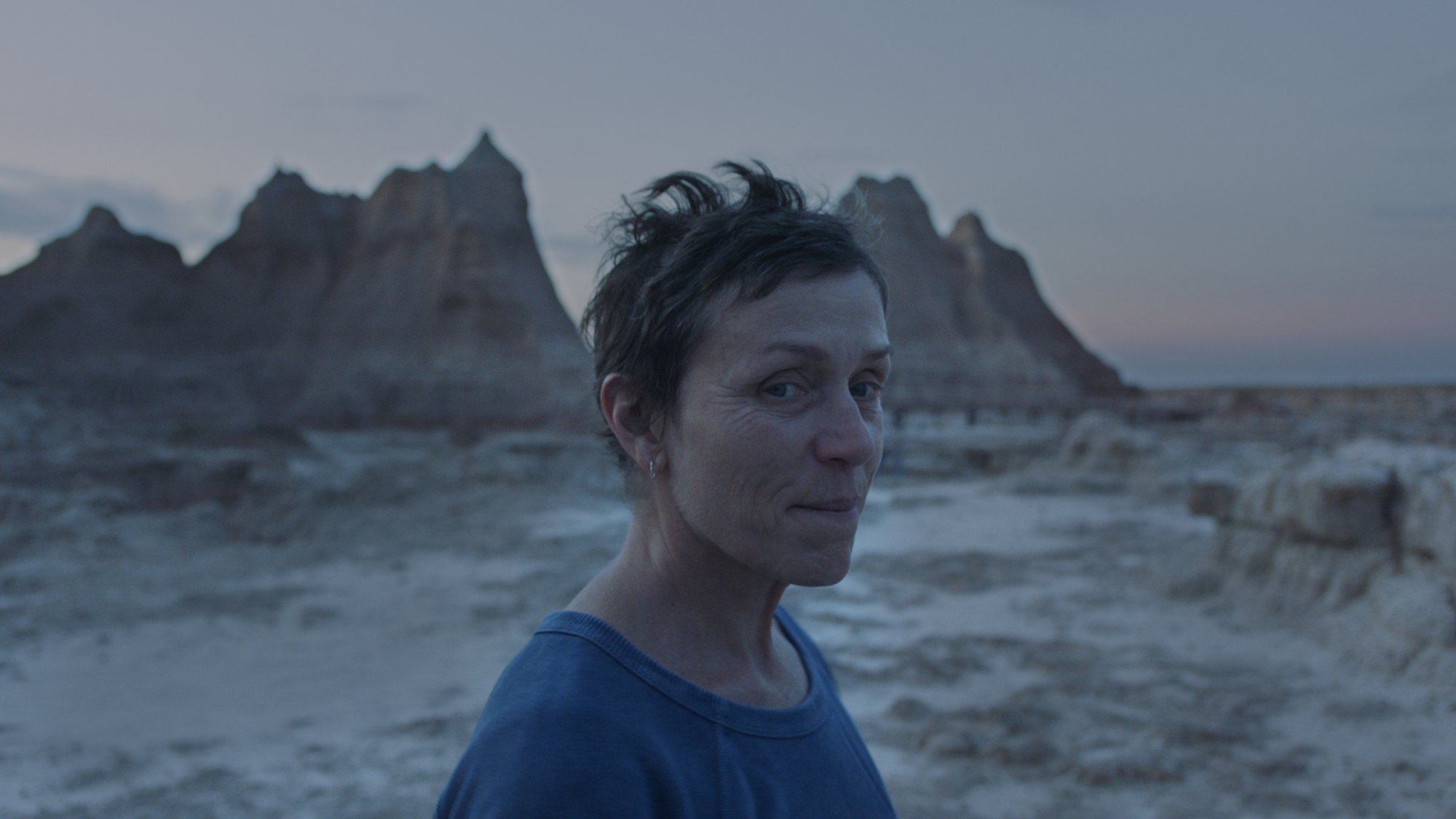 Regissören Chloé Zhao har sannerligen ett öga för miljöer i Nomadland. Foto: Searchlight Pictures.