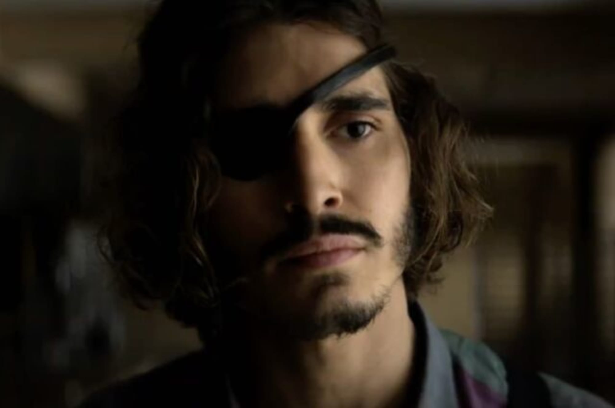 Henry Zaga ser alltid ut som om han har sålt smöret och tappat pengarna. Foto: HBO Nordic. 