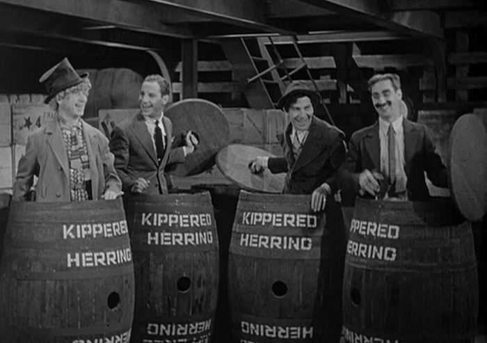 Harpo, Zeppo, Chico och Groucho Marx i Monkey Business. Foto: Paramount Pictures