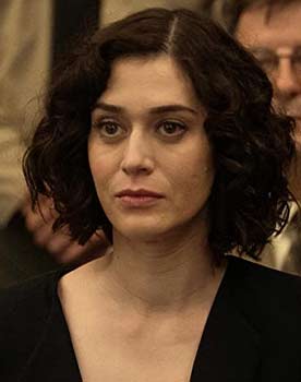 Lizzy Caplan