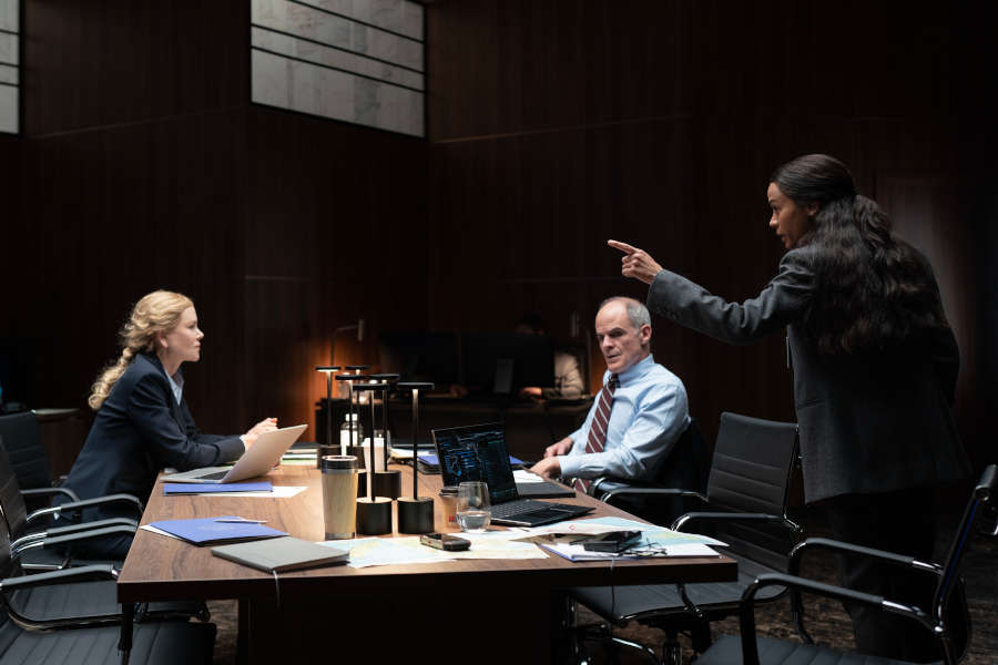 Se Zoe Saldaña och Morgan Freeman i trailern till Special Ops: Lioness