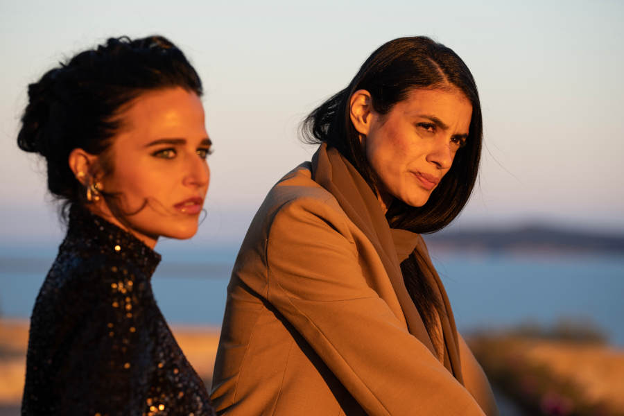 Se Zoe Saldaña och Morgan Freeman i trailern till Special Ops: Lioness
