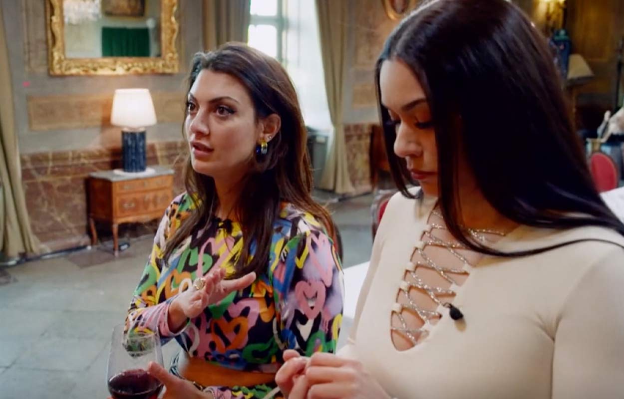 Idols Katia Mosally är en fenomenal lögnare – kan ta hem hela Förrädarna