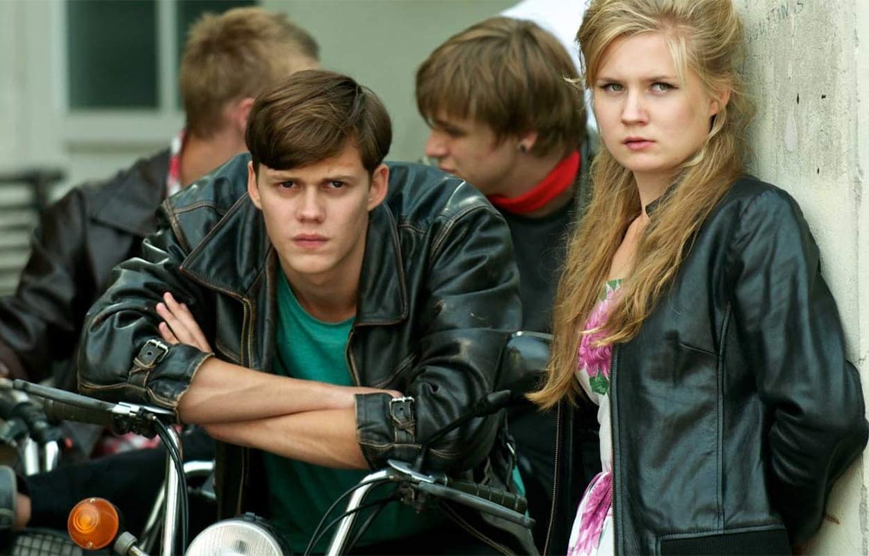 ”Oväntade vändningar” i Bill Skarsgård och Alicia Vikanders film på TV4 Play