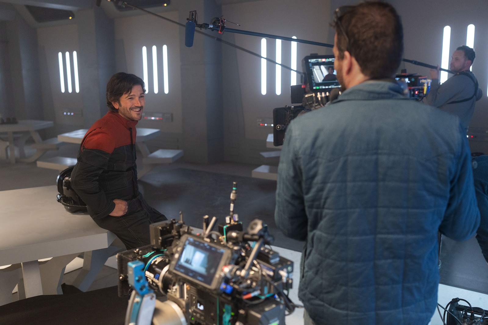 Diego Luna under inspelningen av andra säsongen av Andor. Foto: Disney+